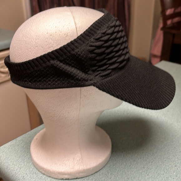 Women’s Visor - Picture 2 of 5